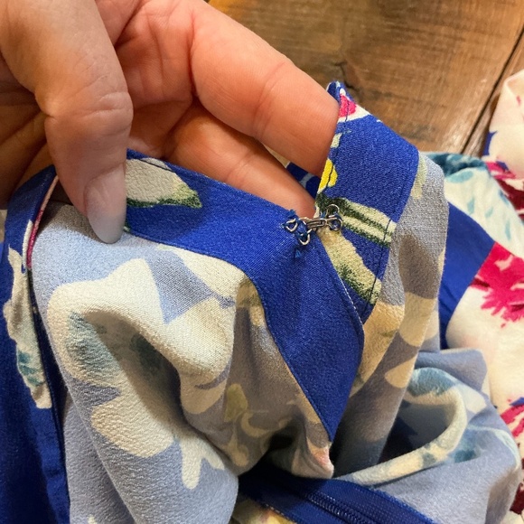 Yumi Kim Liz Silk Romper Blue Multicolor Floral Print LS Women’s Size S SOLD OUT - Picture 9 of 9